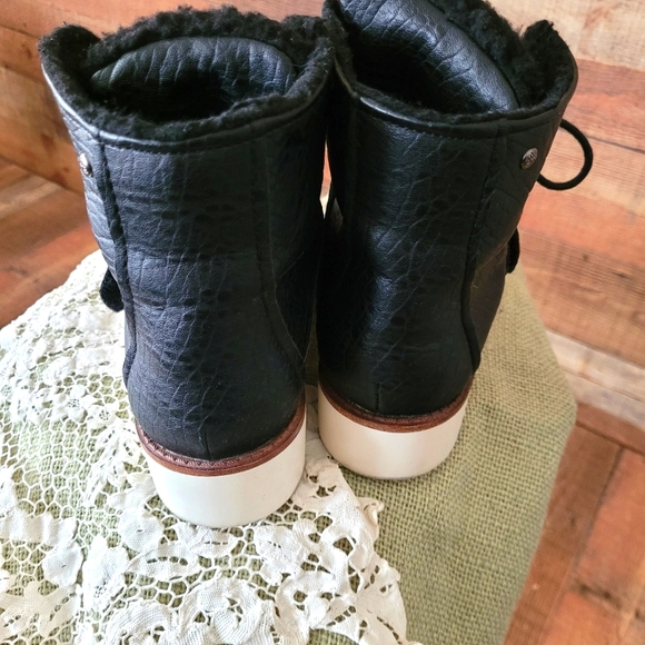 Vera wang Winter boots...size8.5 faux black leather - Picture 5 of 7